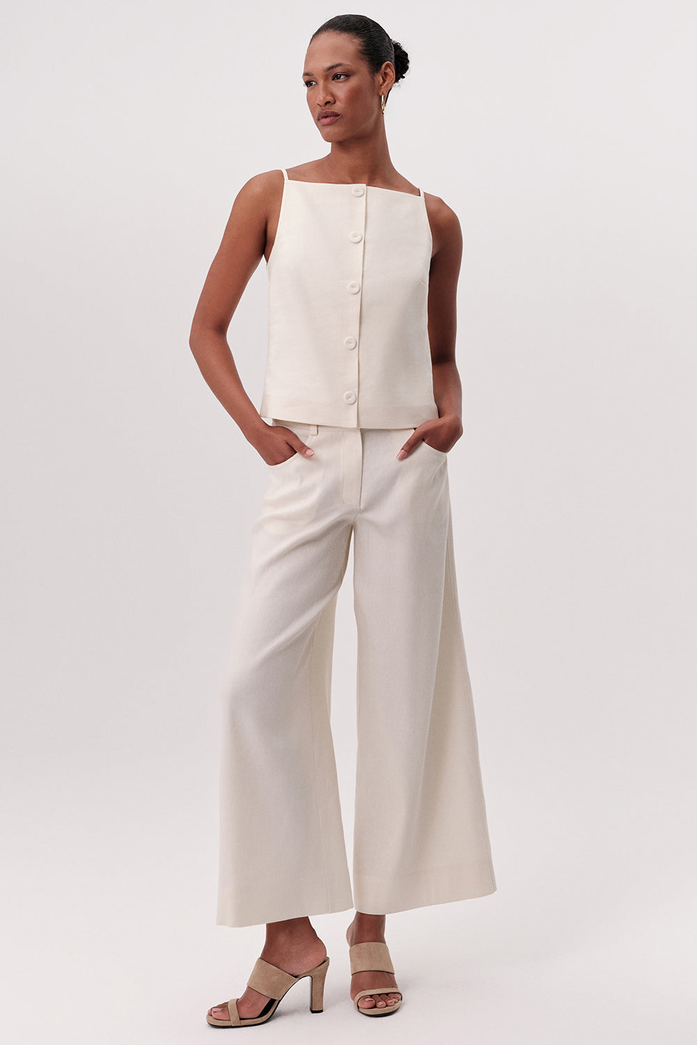 İnce Askılı Düğmeli Kolsuz Regular Krem Bluz