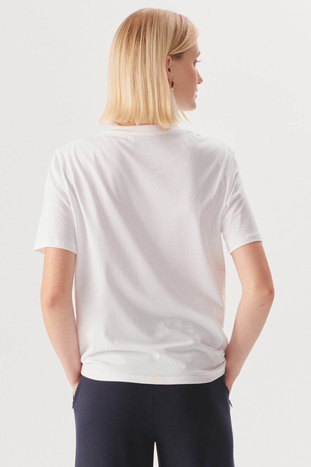 Exquise-İşleme Detaylı Beyaz Regular örme Tişört-T-Shirts-3-Milagron.com