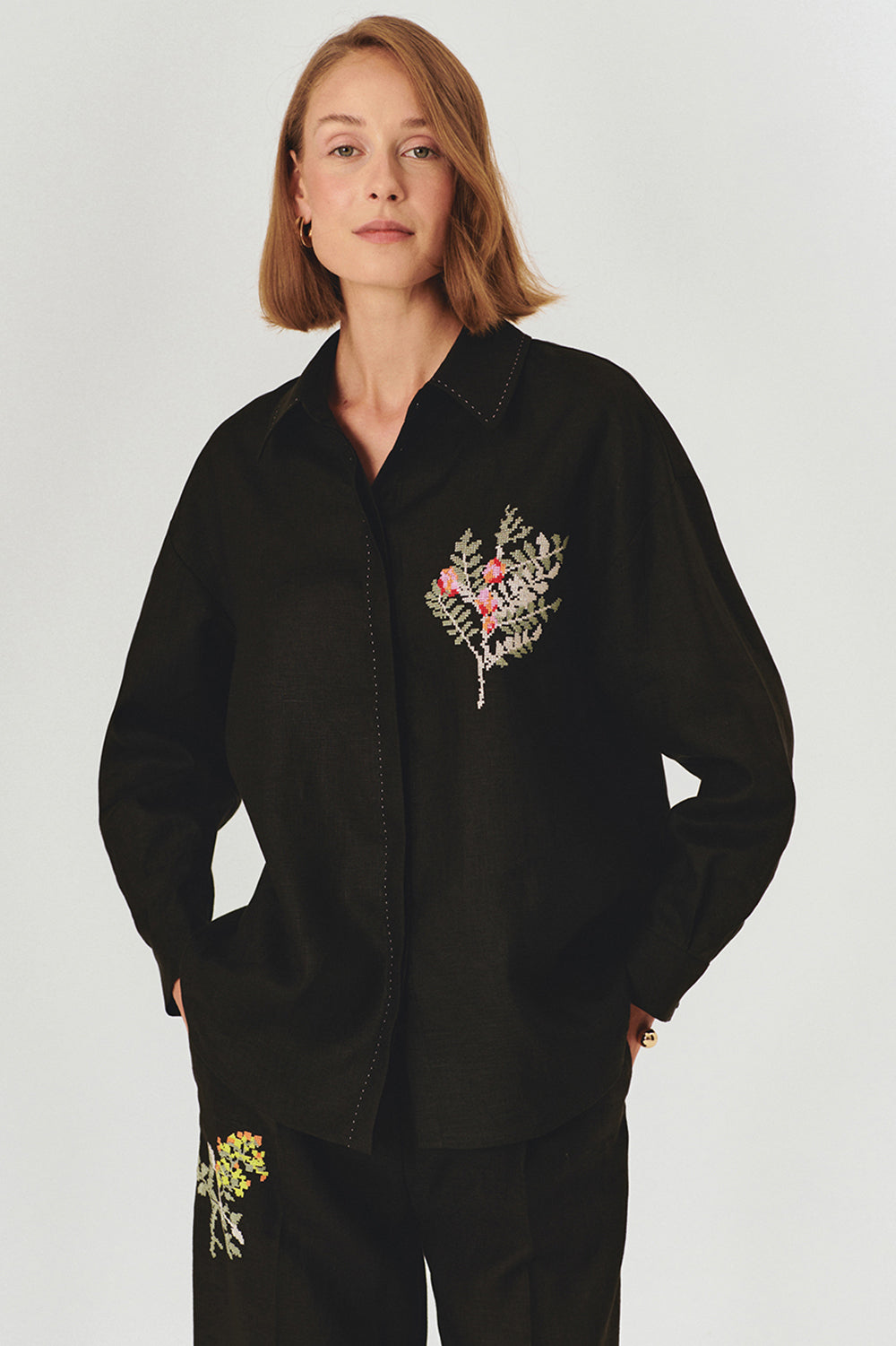 Exquise-İşleme Detaylı Rahat Kalıp Saf Keten Siyah Gömlek-Gömlek-1-Milagron.com