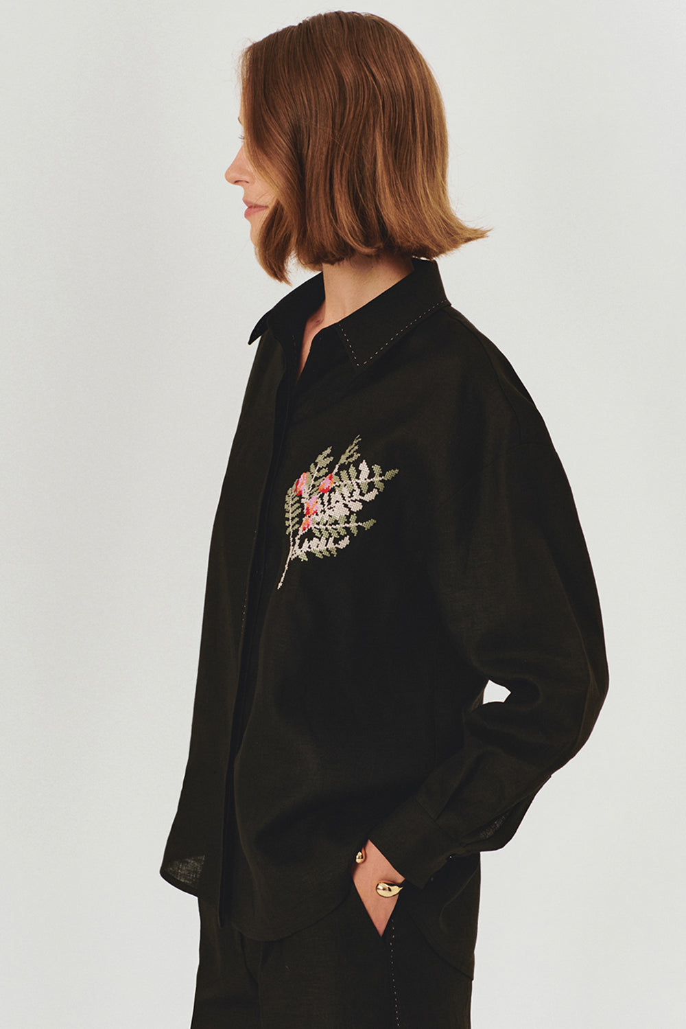 Exquise-İşleme Detaylı Rahat Kalıp Saf Keten Siyah Gömlek-Gömlek-2-Milagron.com