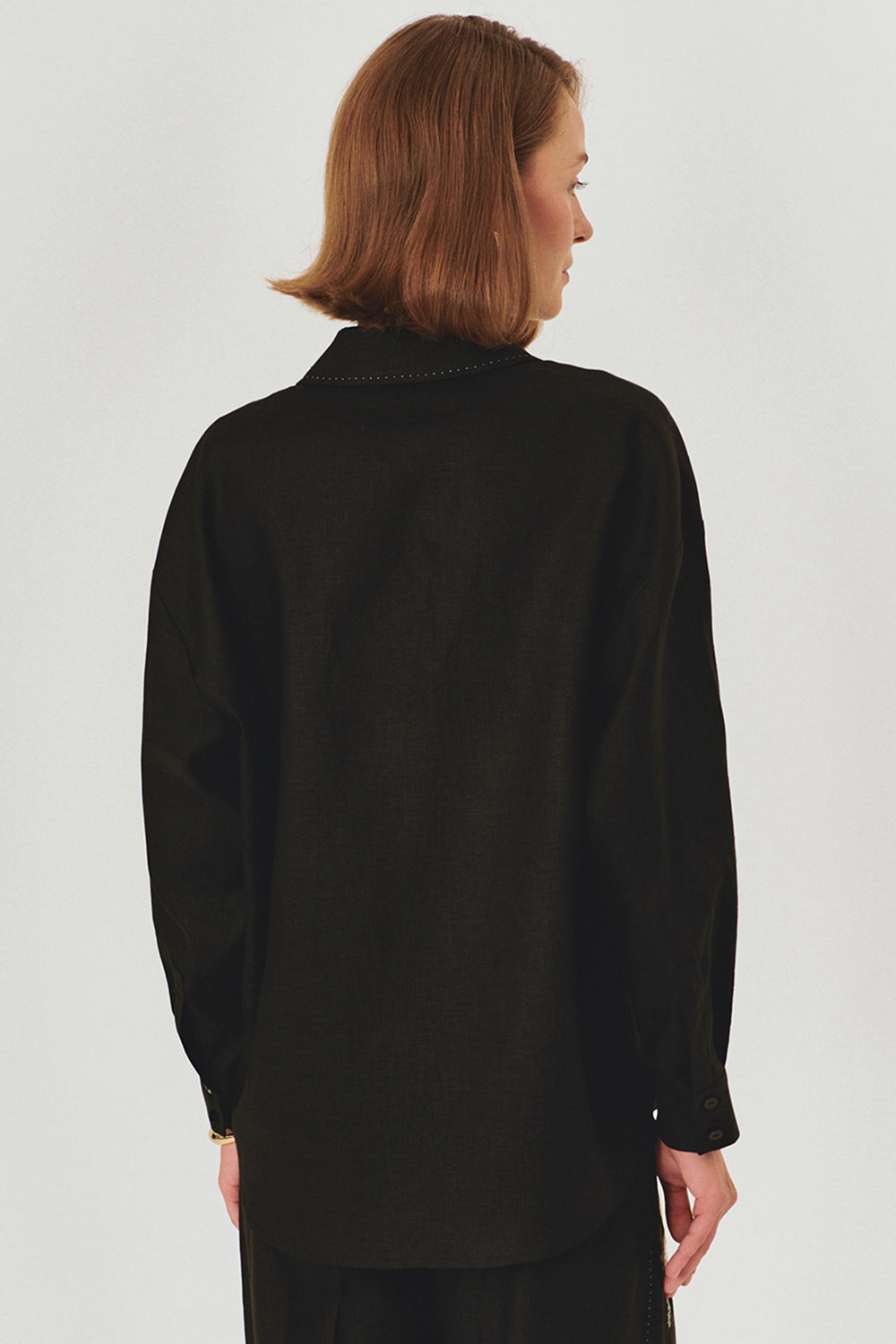 Exquise-İşleme Detaylı Rahat Kalıp Saf Keten Siyah Gömlek-Gömlek-3-Milagron.com