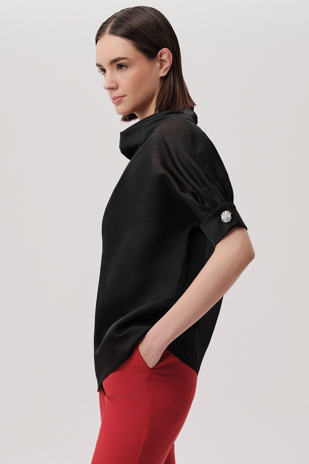 Exquise-Kısa Kollu Astarlı Boğazlı Dökümlü Yaka Regular Organze Siyah Bluz-BLUZ-3-Milagron.com
