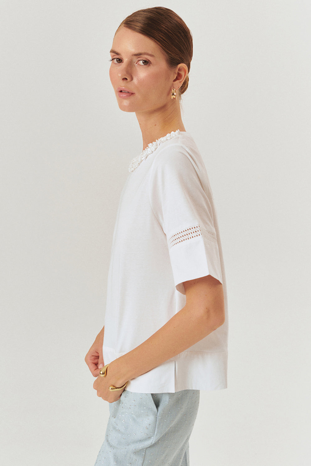 Exquise-Kol Ve İşleme Detaylı Bisiklet Yaka Beyaz Regular Pamuklu örme Tişört-T-Shirts-3-Milagron.com