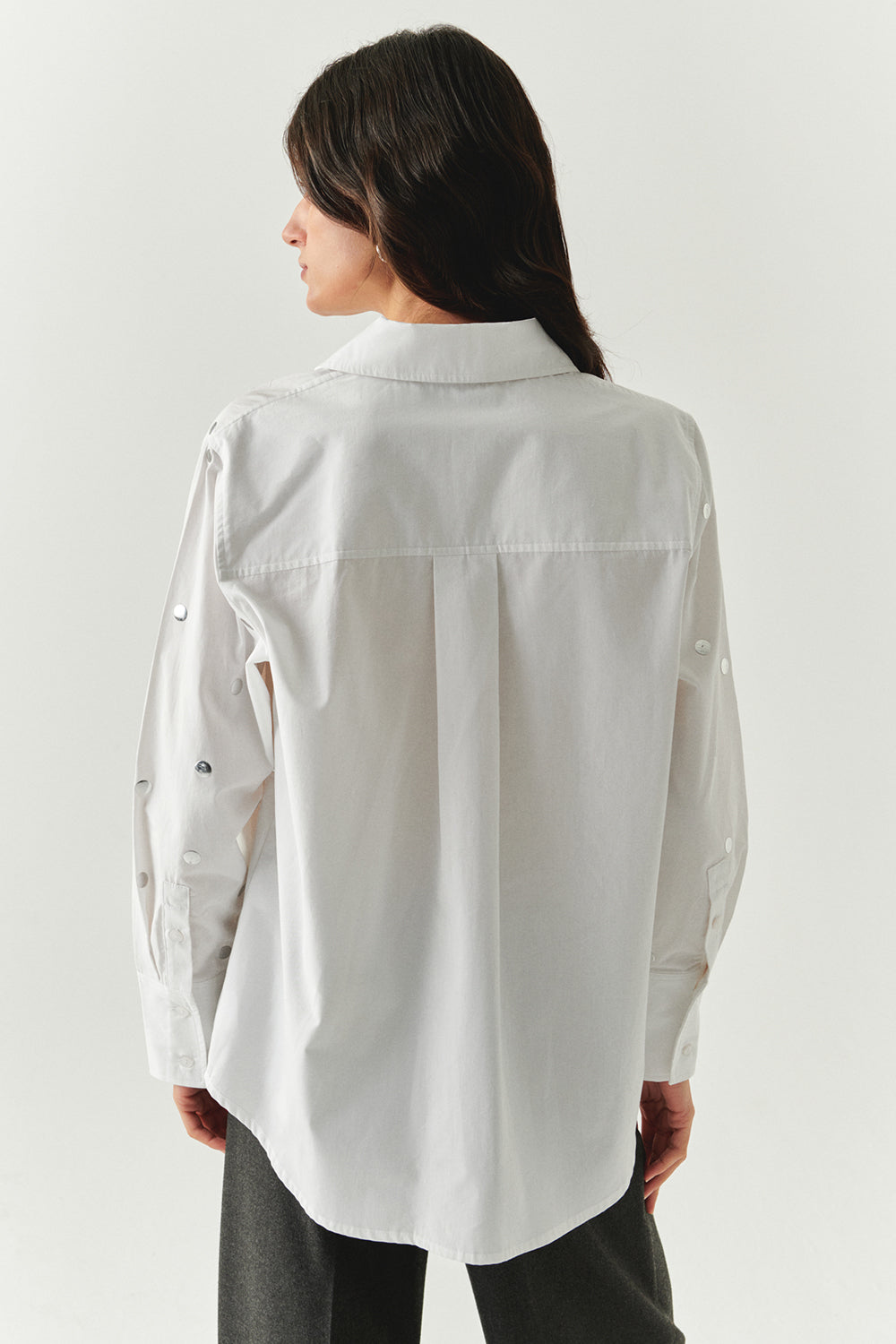 Exquise-Metal Pullu Düğmeli Uzun Kol Oversize Ekru Gömlek-GÖMLEK-4-Milagron.com