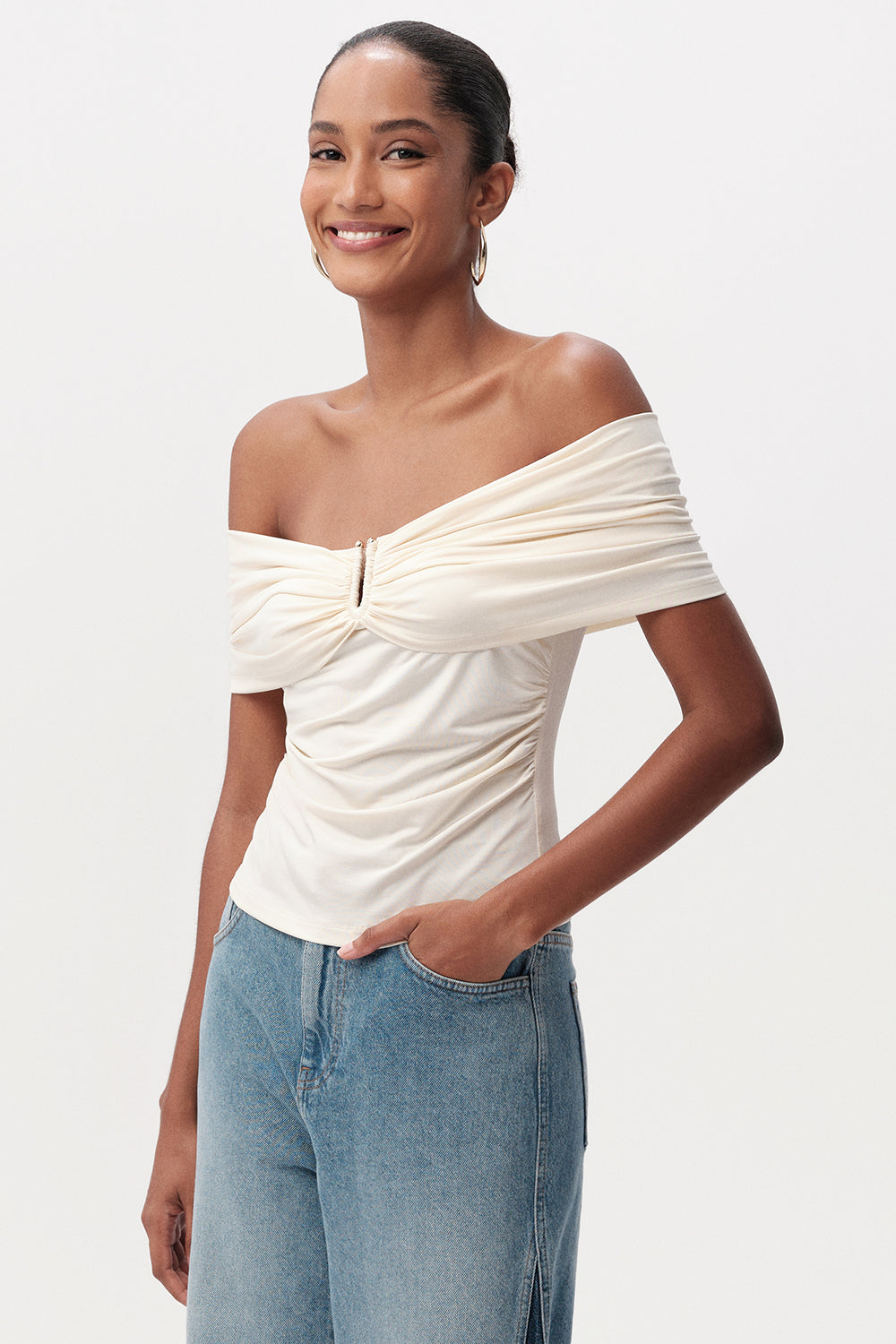 Omuzları Açık Metal Tokalı Slim Fit Örme Krem Bluz