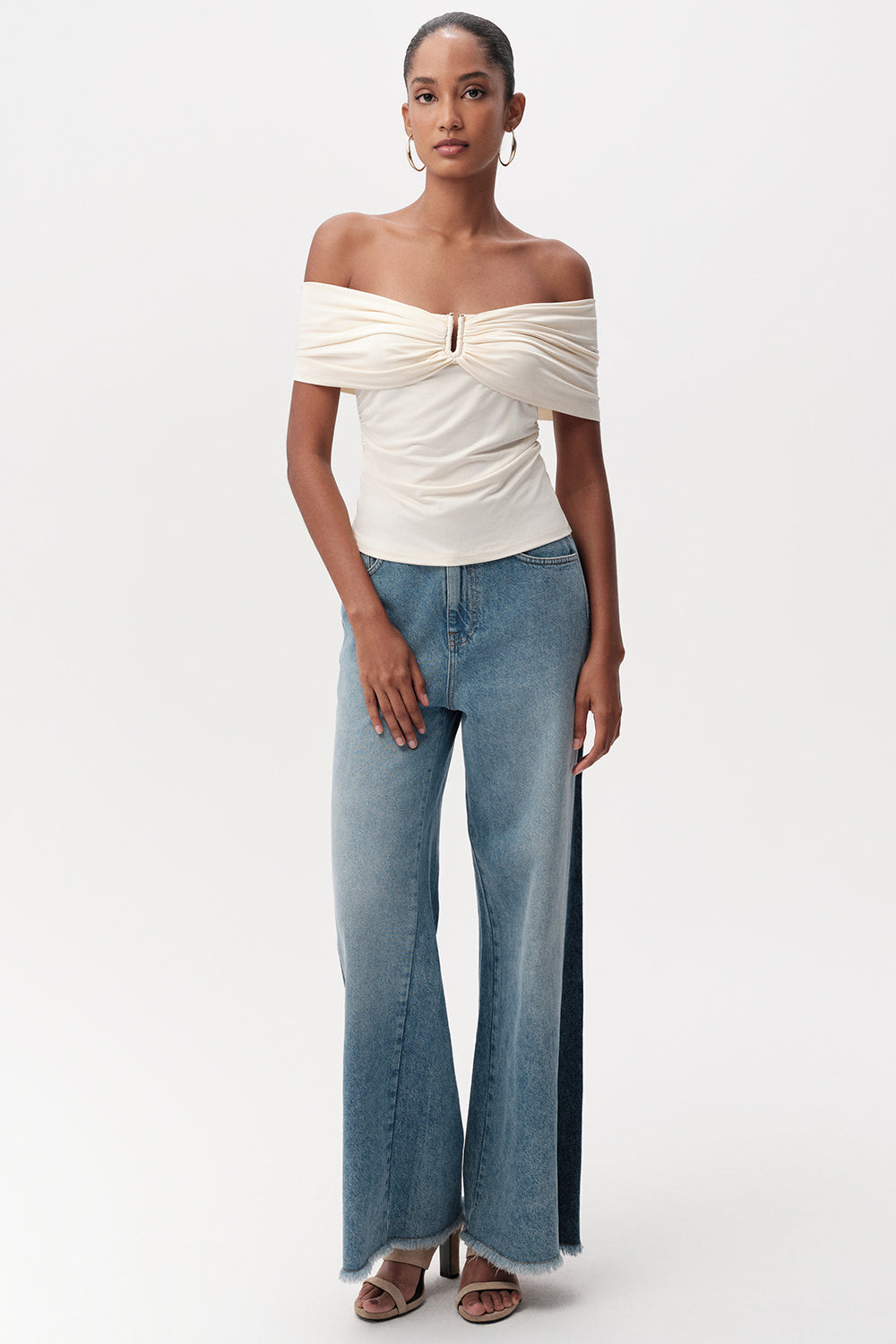 Omuzları Açık Metal Tokalı Slim Fit Örme Krem Bluz