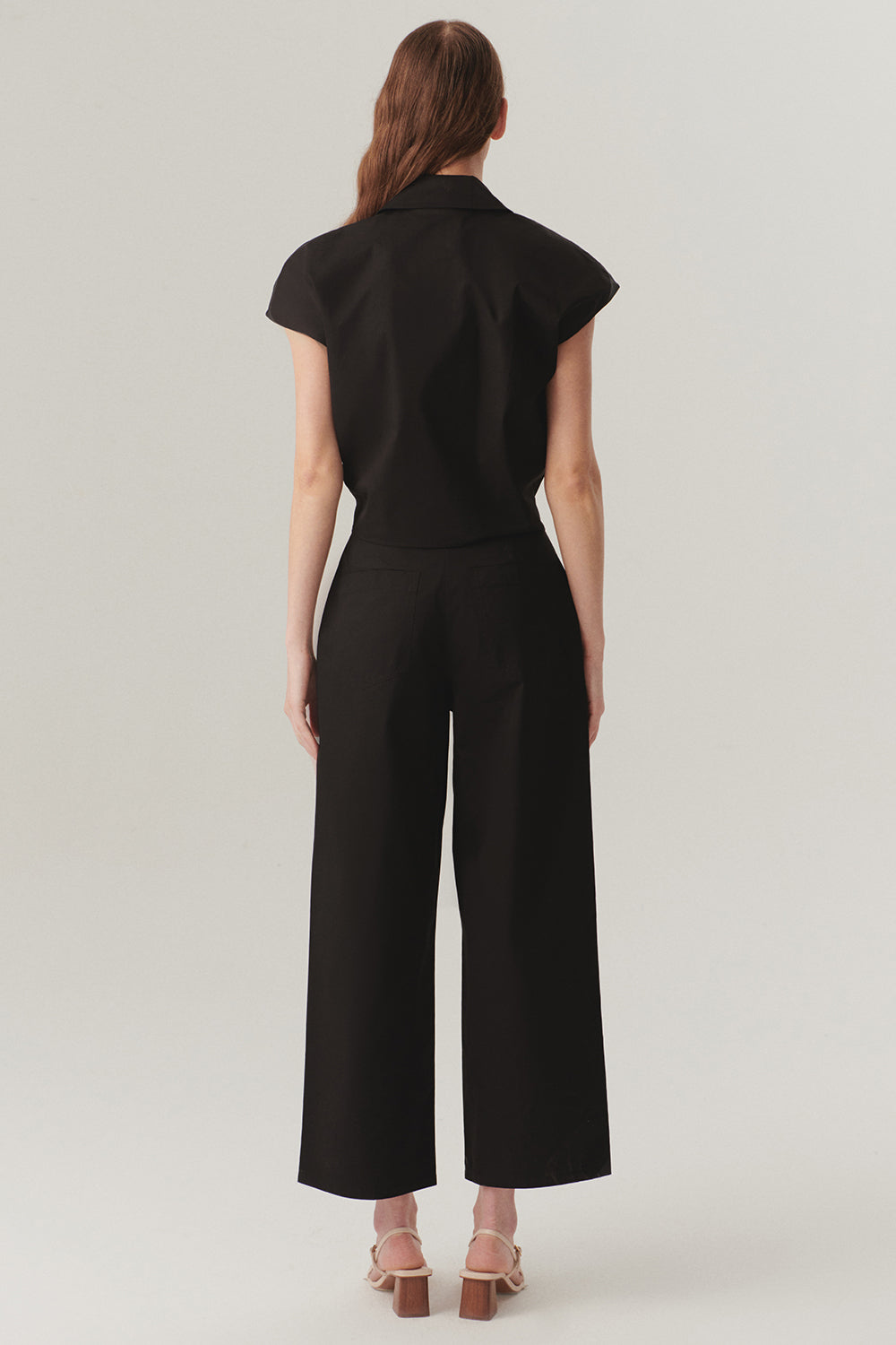 Exquise-Orta Bel Pamuklu Kumaş Bol Kesim Kısa Paça Siyah Pantolon-Pantolon-4-Milagron.com