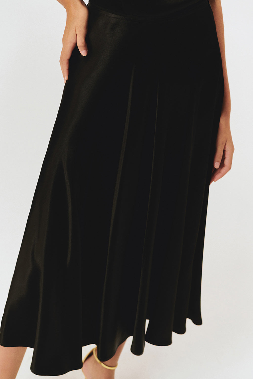 Exquise-Parlak Kumaş Saten Kiloş Midi Boy Etek-Etek-11-Milagron.com