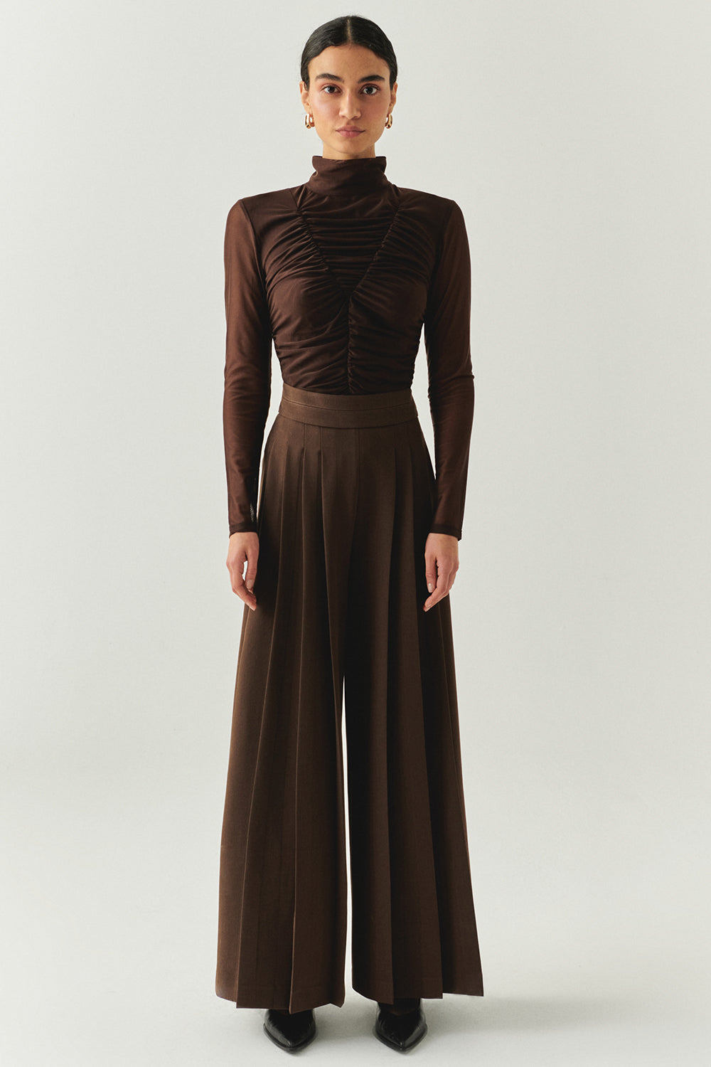 Exquise-Pileli Yüksel Bel Geniş Paçalı Regular Cepli Kahve Pantolon-PANTOLON-2-Milagron.com