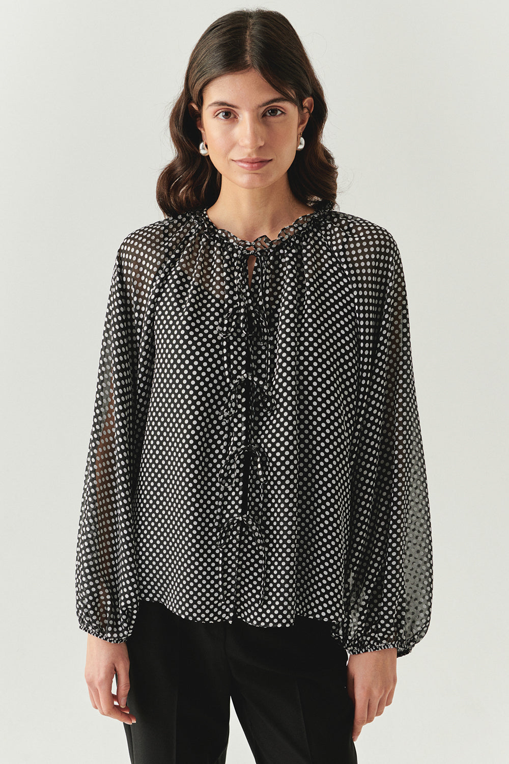 Exquise-Puantiyeli Uzun Kollu Bağcıklı Regular Gri Siyah Gömlek-GÖMLEK-1-Milagron.com