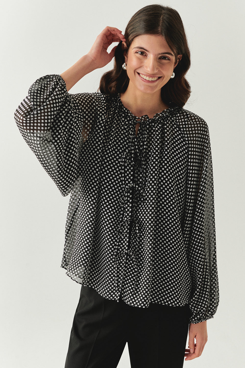 Exquise-Puantiyeli Uzun Kollu Bağcıklı Regular Gri Siyah Gömlek-GÖMLEK-2-Milagron.com