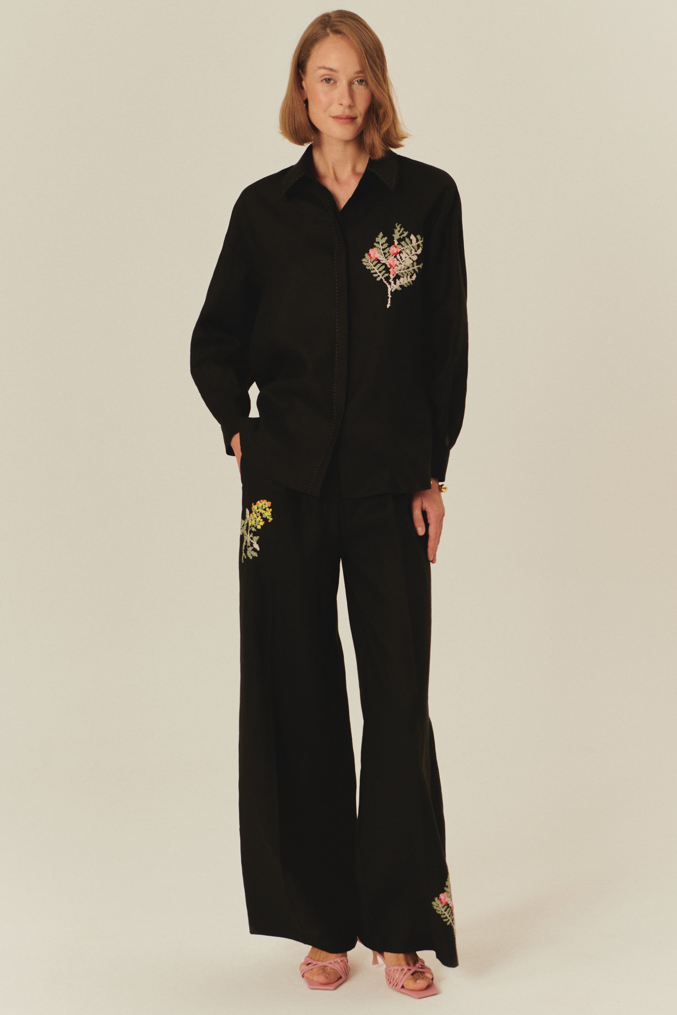 Exquise-Saf Keten İşlemeli Yüksek Bel Bol Kesim Siyah Pantolon-Pantolon-1-Milagron.com