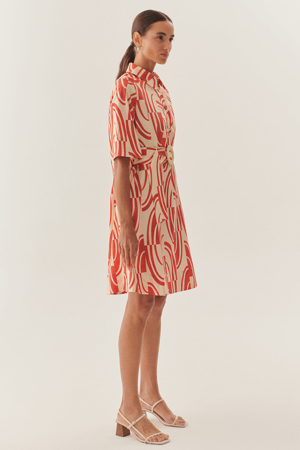 Exquise-Soyut Desenli Tokalı Kemer Detaylı Pamuklu Gömlek Yaka Regular Elbise-Elbise-10-Milagron.com