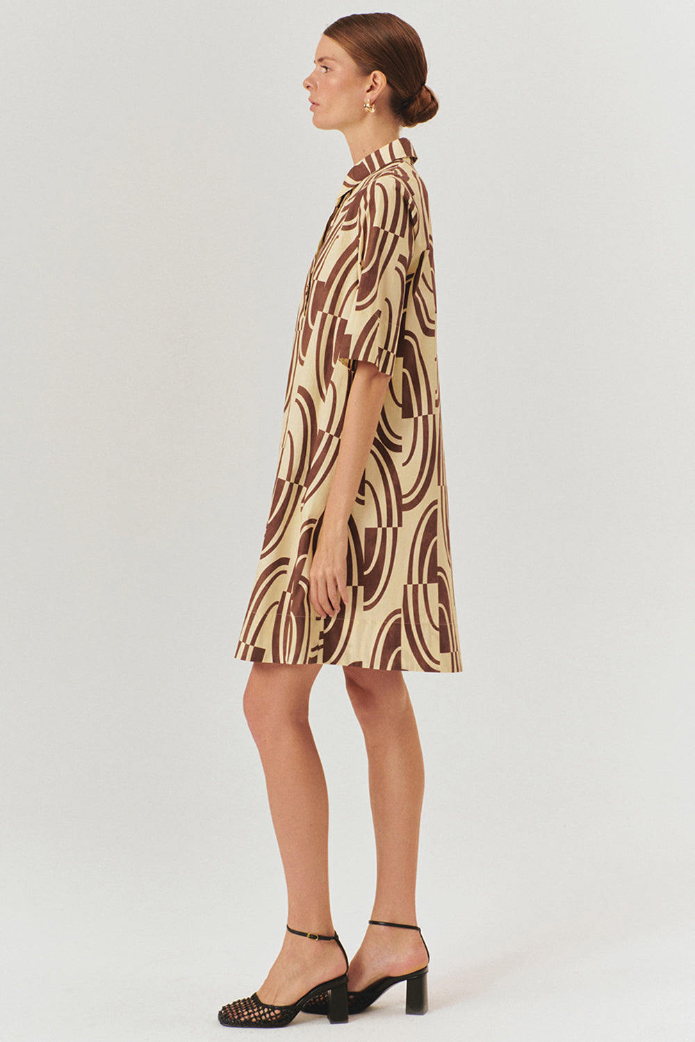 Exquise-Soyut Desenli Tokalı Kemer Detaylı Pamuklu Gömlek Yaka Regular Elbise-Elbise-4-Milagron.com