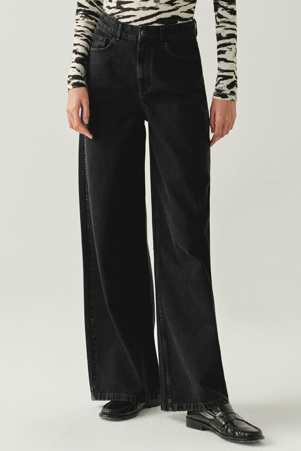 Exquise-Taş Detaylı Cepli Regular Geniş Paça Siyah Denim Pantolon-JEAN-2-Milagron.com