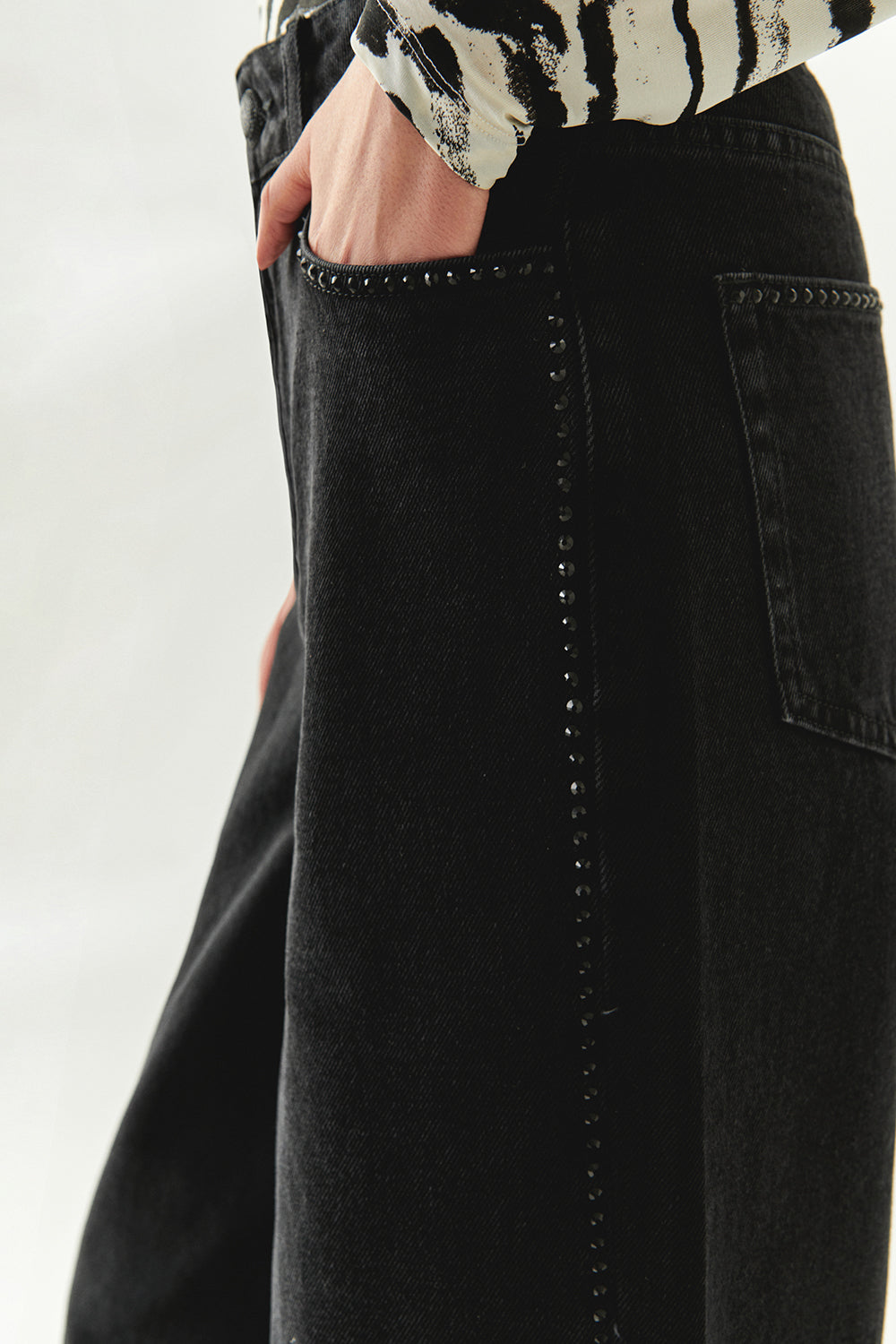 Exquise-Taş Detaylı Cepli Regular Geniş Paça Siyah Denim Pantolon-JEAN-6-Milagron.com