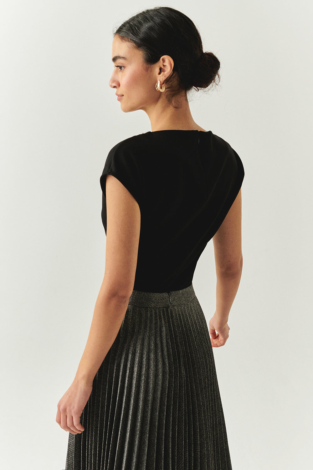 Exquise-Taş Detaylı Kayık Yaka Kolsuz Regular Siyah örme Bluz-BLUZ-3-Milagron.com