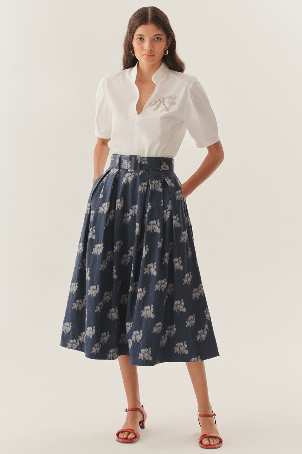 Exquise-Taş İşlemeli Hakim Yaka Pamuklu Rahat Kalıp Beyaz Bluz-Bluz-2-Milagron.com