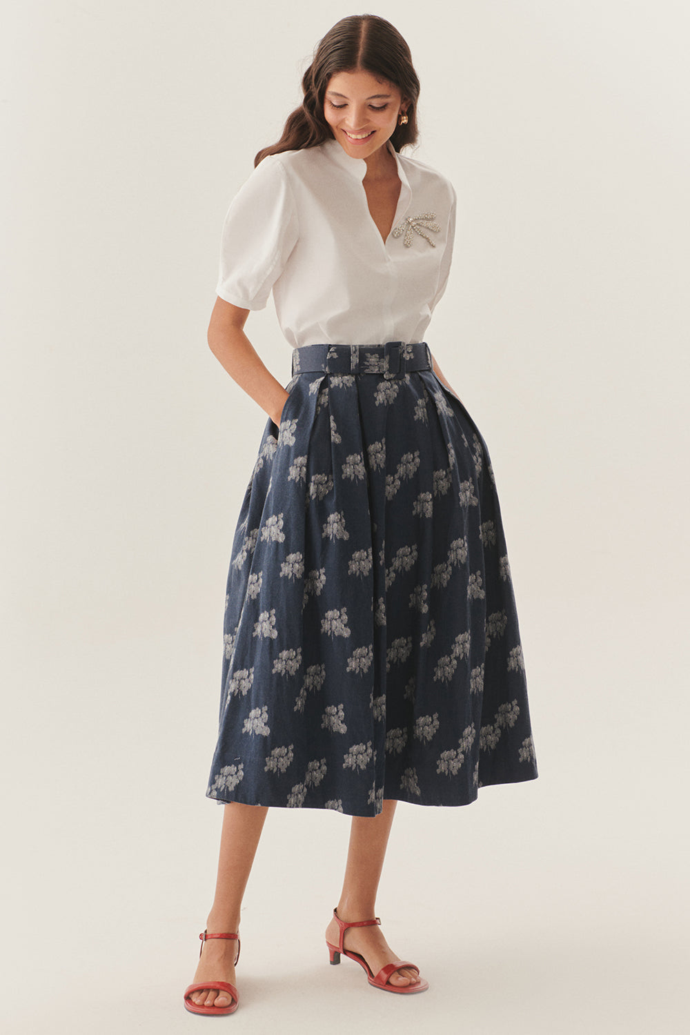 Exquise-Taş İşlemeli Hakim Yaka Pamuklu Rahat Kalıp Beyaz Bluz-Bluz-3-Milagron.com