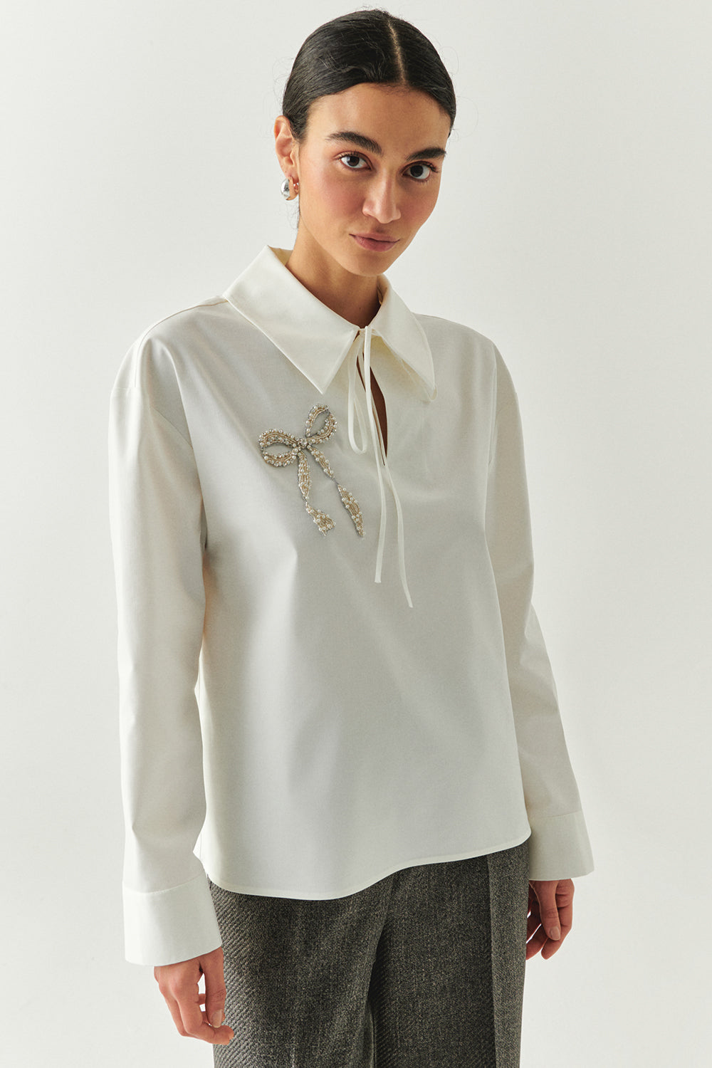 Exquise-Uzun Kollu Fiyonk İşlemeli Gömlek Yaka Oversize Kemik Bluz-BLUZ-1-Milagron.com