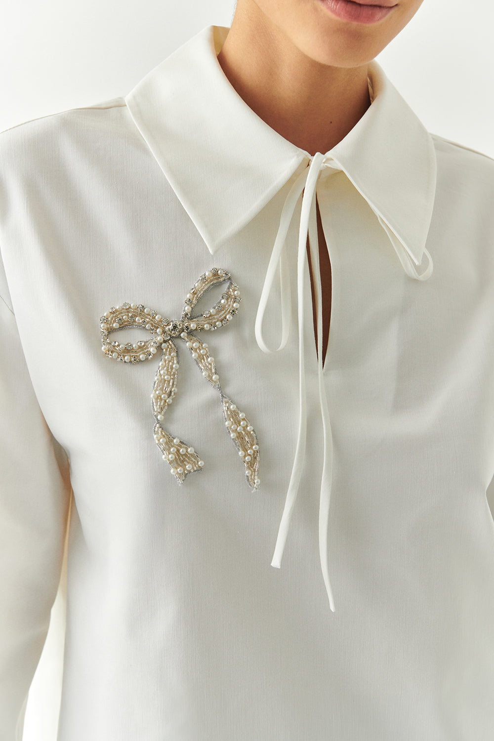 Exquise-Uzun Kollu Fiyonk İşlemeli Gömlek Yaka Oversize Kemik Bluz-BLUZ-4-Milagron.com