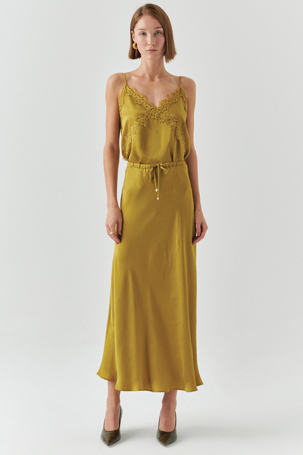 Exquise-V Yaka Askılı Dantel Detaylı Saten Regular Bluz-BLUZ-1-Milagron.com