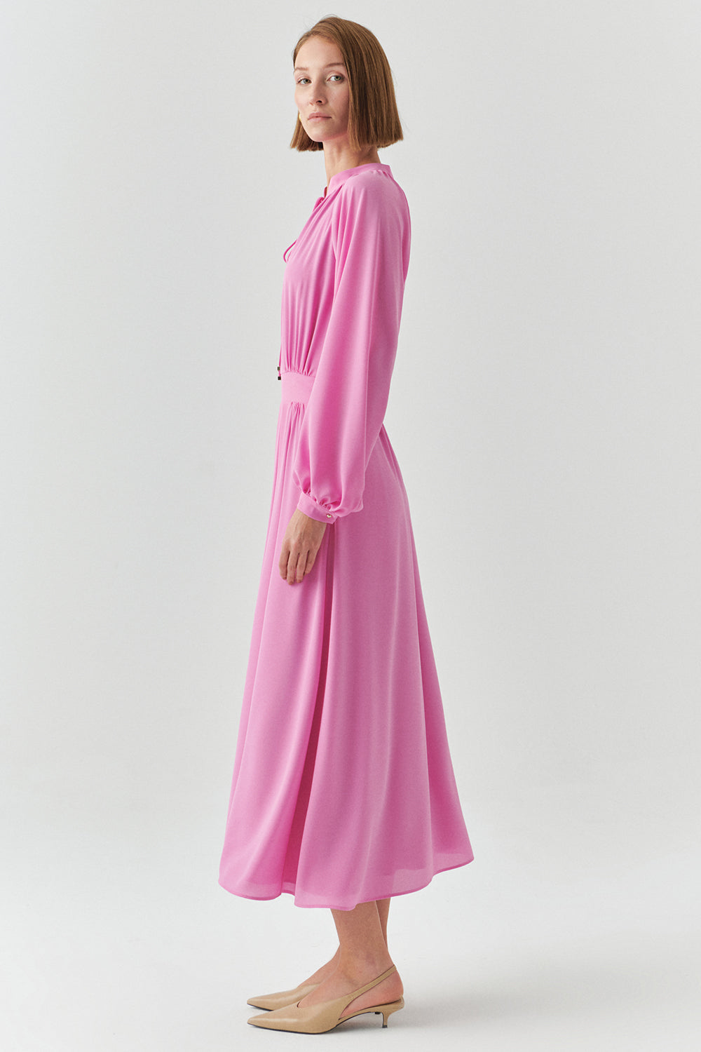 Exquise-Yakası Bağcıklı Bele Oturan Astarlı Regular Leylak Midi Elbise-ELBİSE-2-Milagron.com