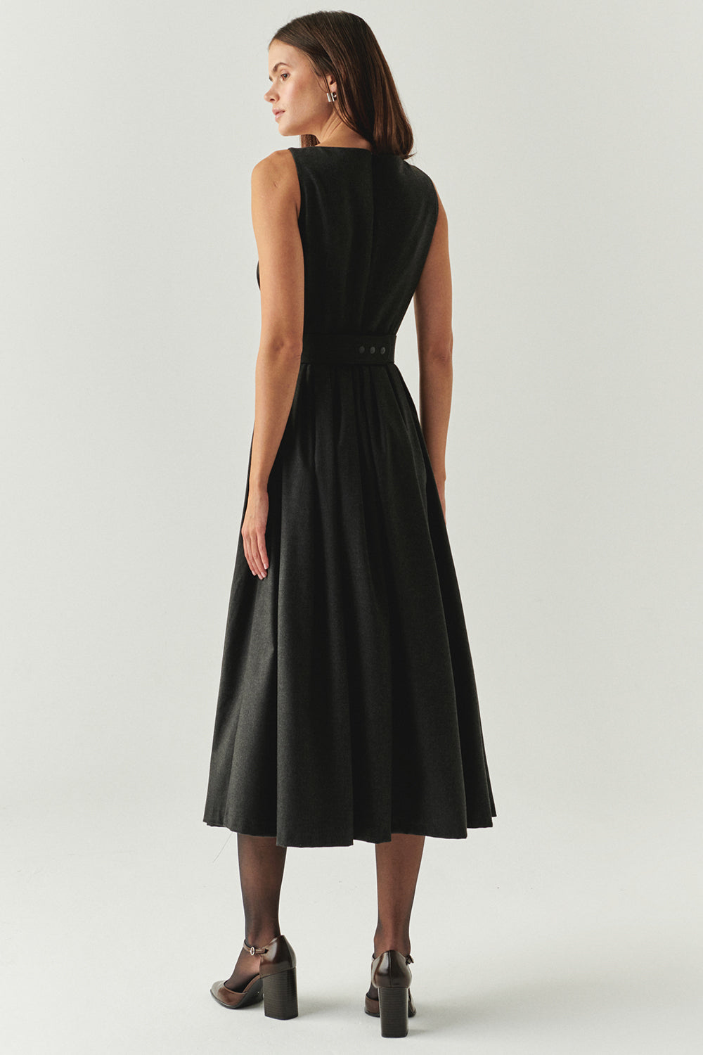 Exquise-Yakası Dantelli Kuplu Taşlı Tokalı Kemerli Regular Midi Gri Elbise-ELBİSE-3-Milagron.com