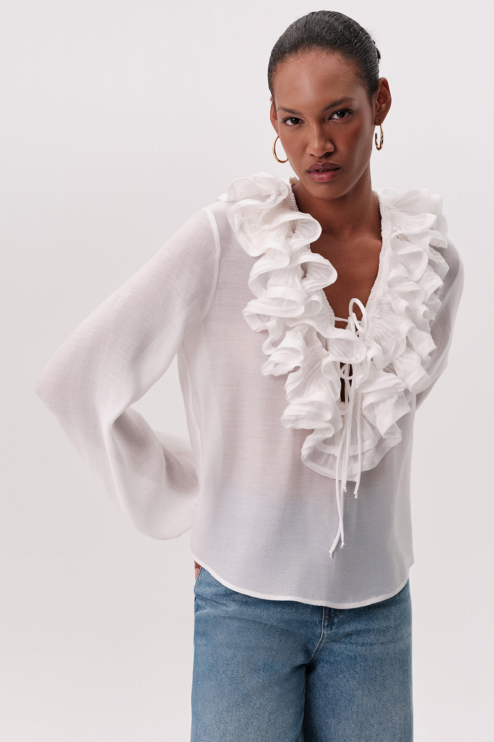 Yakası Fırfır Volanlı Uzun Kollu Regular Beyaz Bluz
