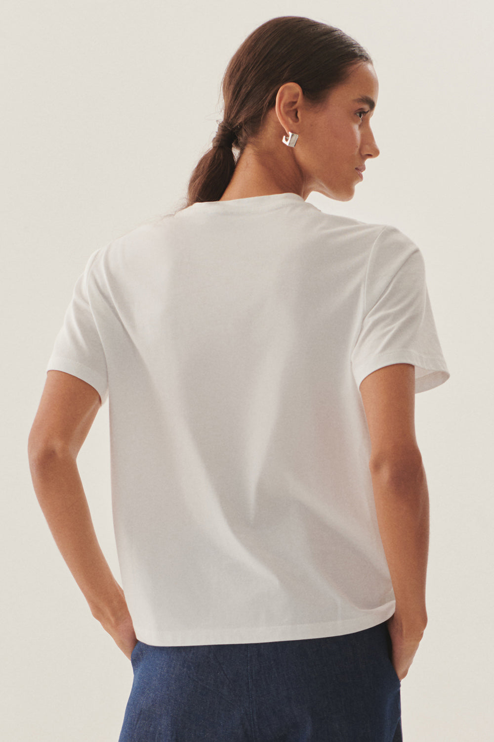 Exquise-Yakası İşleme Detaylı Bisiklet Yaka Beyaz Regular Pamuklu örme Tişört-T-Shirts-3-Milagron.com