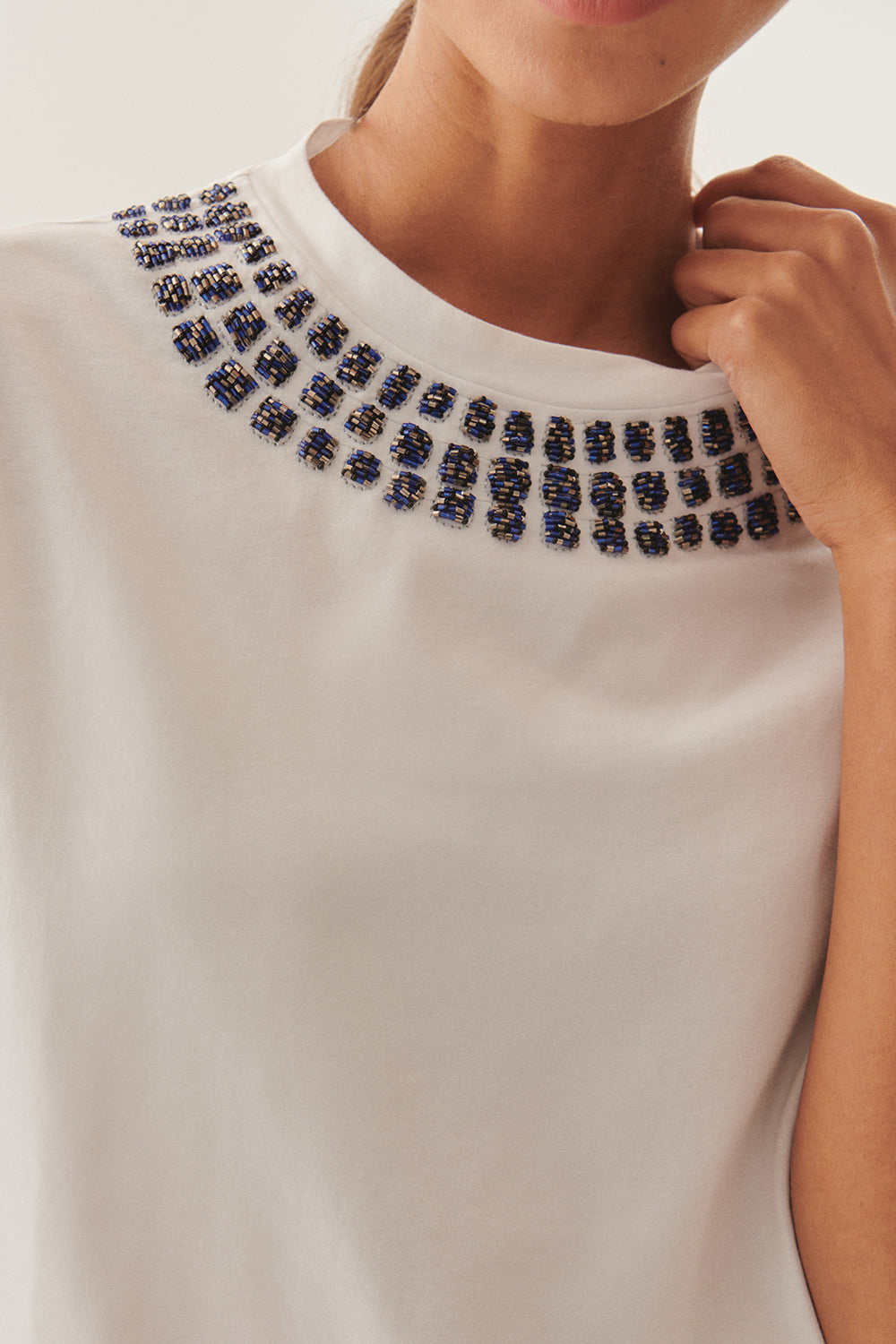 Exquise-Yakası İşleme Detaylı Bisiklet Yaka Beyaz Regular Pamuklu örme Tişört-T-Shirts-5-Milagron.com