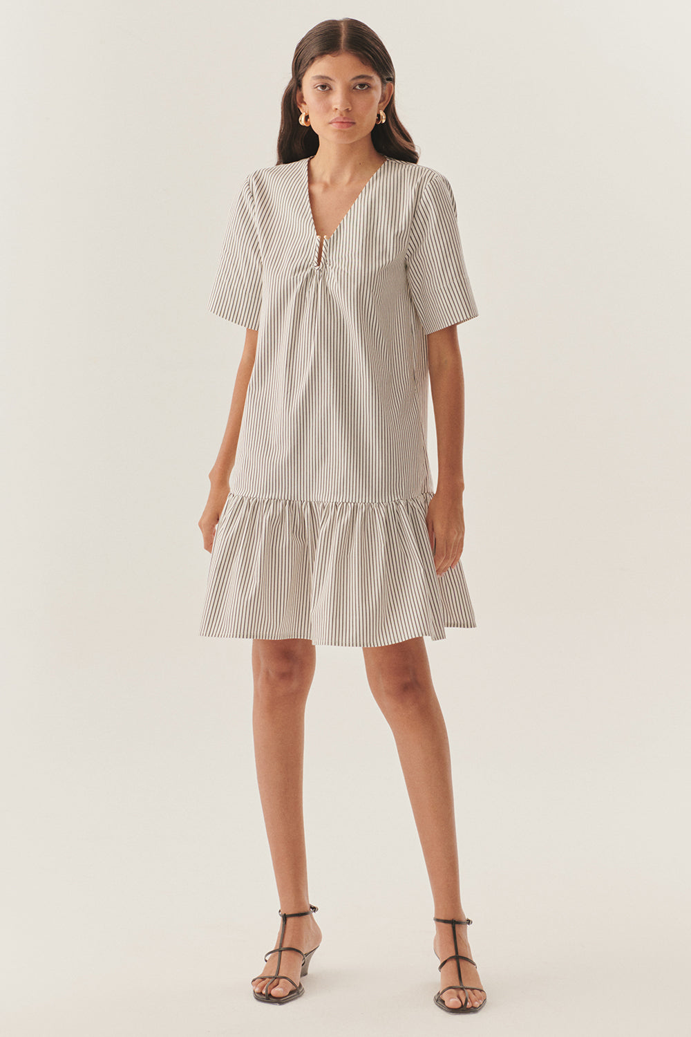 Exquise-Yakası Toka Detaylı Pileli Rahat Kesim Çizgili Pamuklu Elbise-Elbise-1-Milagron.com