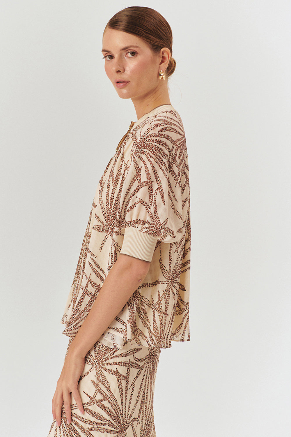 Exquise-Yaprak Desenli Düğme Detaylı Rahat Kesim Rayon şifon Bluz-Bluz-3-Milagron.com