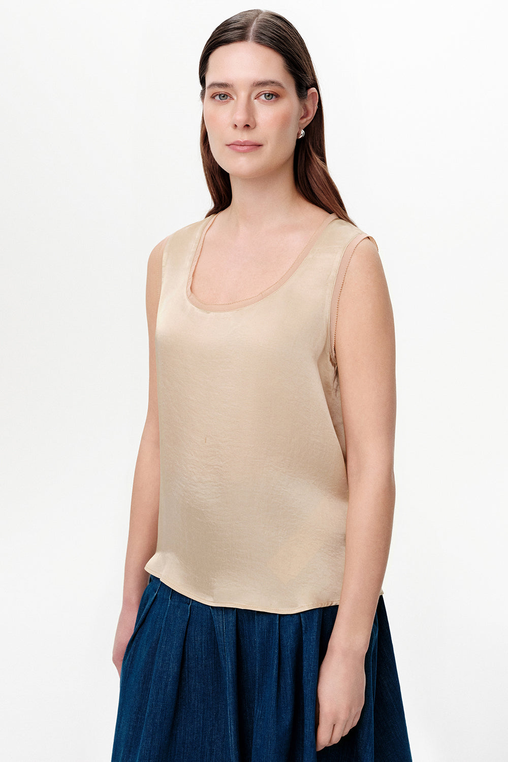 Exquise-Yuvarlak Yaka Saten Yüzeyli Ajurlu Regular Bluz – Bej-Bluz-3-Milagron.com