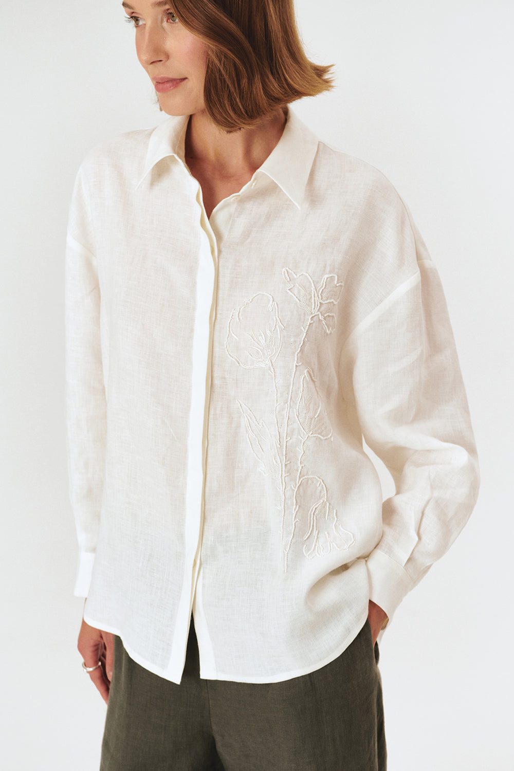 Exquise-çiçek İşlemeli Regular Beyaz Keten Gömlek-GÖMLEK-3-Milagron.com