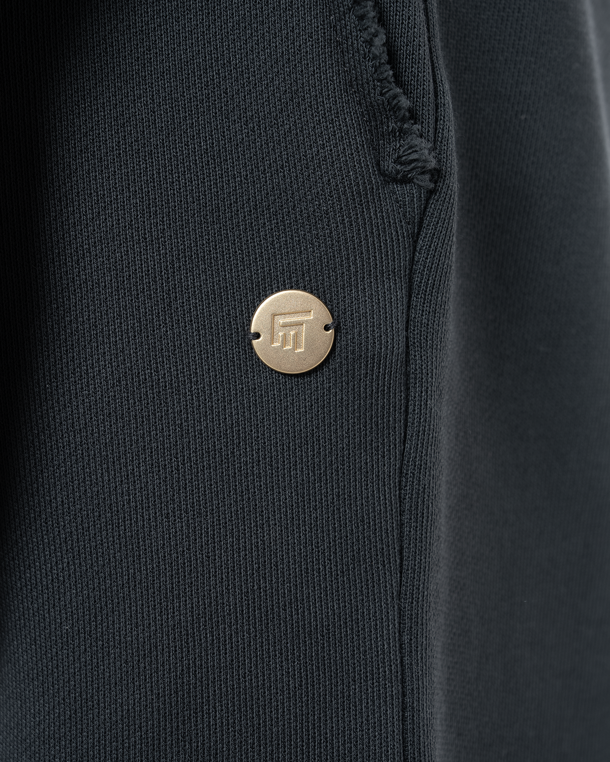 Unisex Oversize Nakişli Fm Madalyon Detayli Yipratmali Şort - Black
