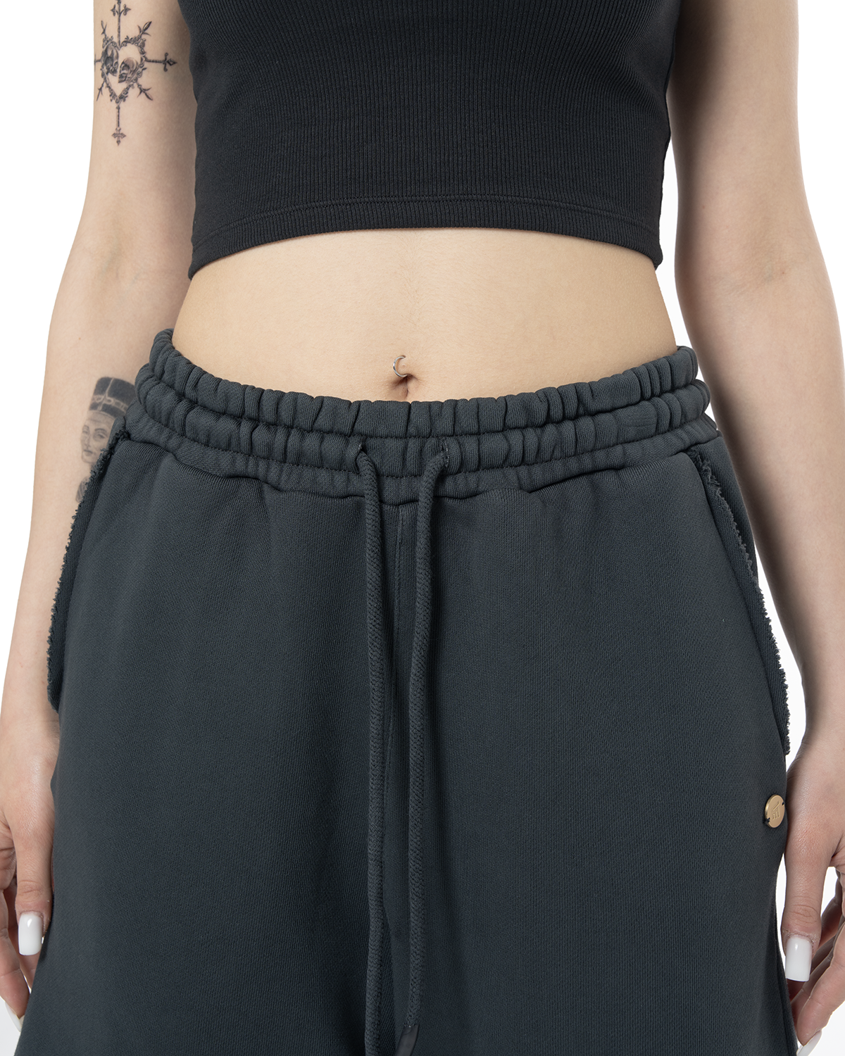 Unisex Oversize Nakişli Fm Madalyon Detayli Yipratmali Şort - Black