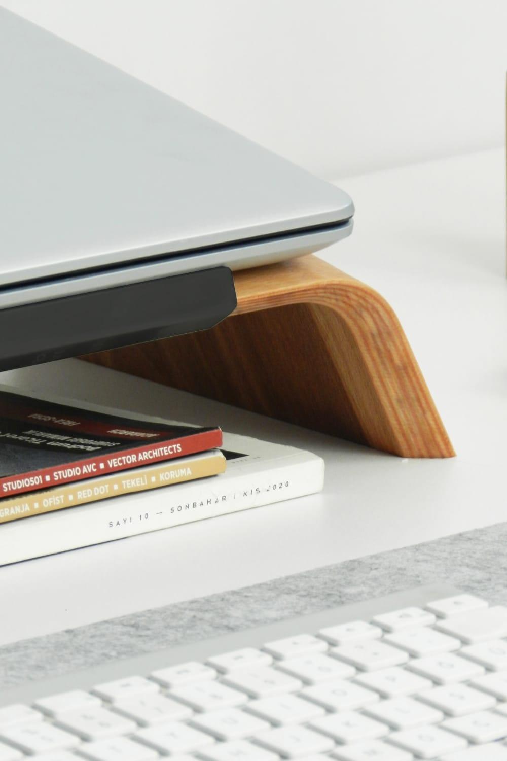 Fagus Wood-Dayanıklı Ahşap Notebook Yükseltici ve Tutucu Masa Üstü Laptop Standı (Kayın)-Laptop Standı-2-Milagron.com