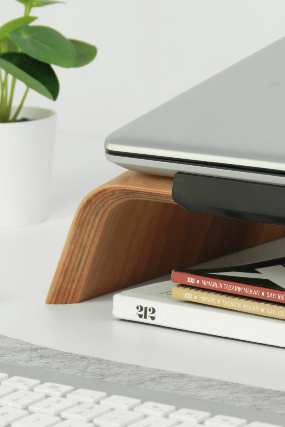 Fagus Wood-Dayanıklı Ahşap Notebook Yükseltici ve Tutucu Masa Üstü Laptop Standı (Kayın)-Laptop Standı-6-Milagron.com