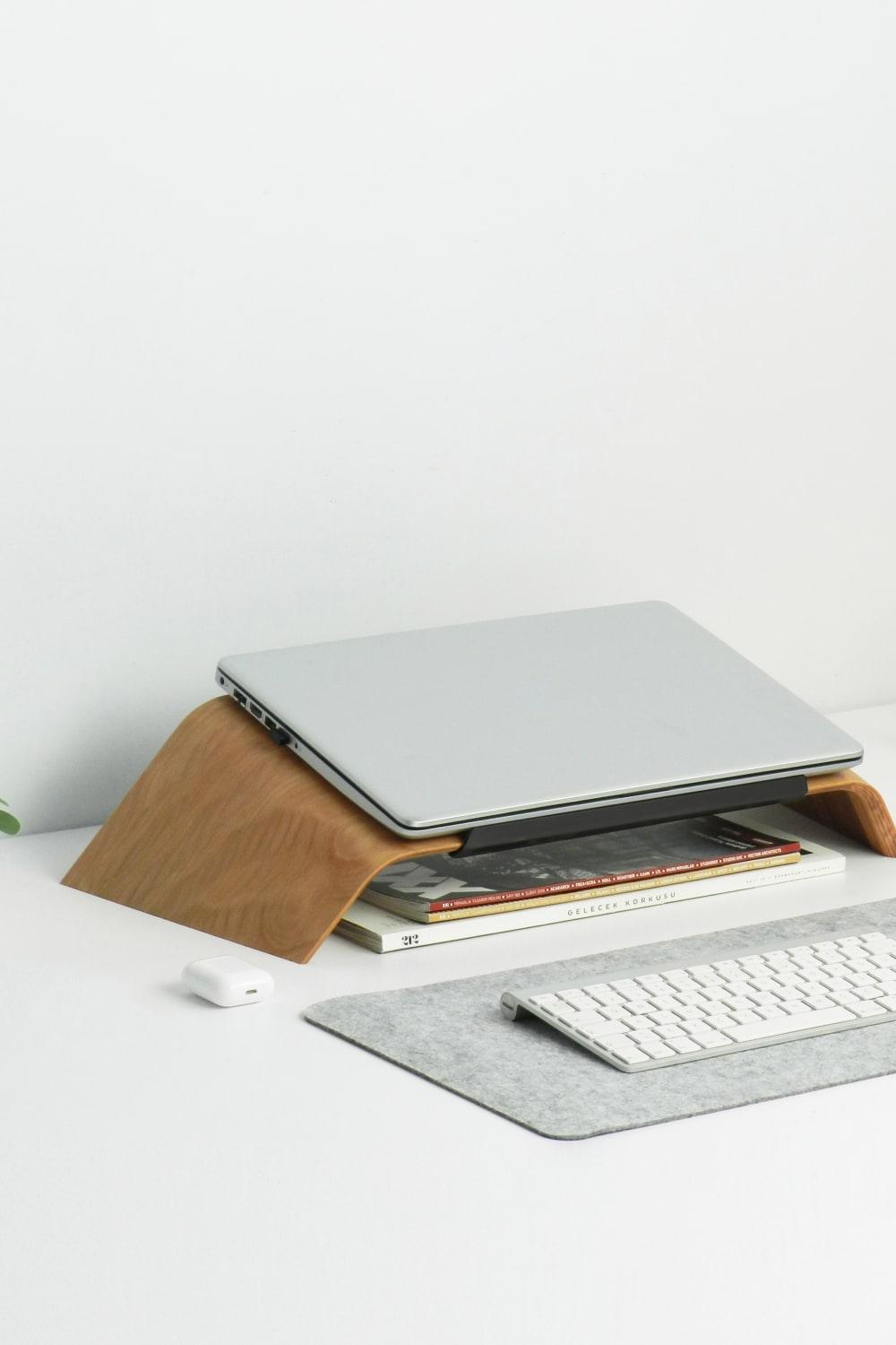 Fagus Wood-Dayanıklı Ahşap Notebook Yükseltici ve Tutucu Masa Üstü Laptop Standı (Kayın)-Laptop Standı-7-Milagron.com