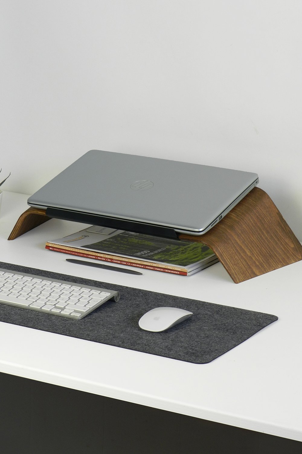 Fagus Wood-Doğal Ağaç Laptop Masa Standı ve Yükseltici Notebook Tutucu (Ceviz)-Laptop Standı-5-Milagron.com