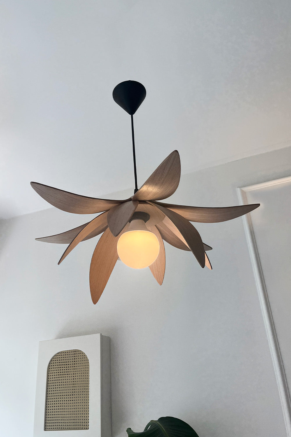 Fagus Wood-Lotus Avize – Ahşap Modern Ve Minimal Tasarım Avize, İskandinav Salon Ve Oturma Odası Aydınlatması (Açık Meşe)-Avize-2-Milagron.com