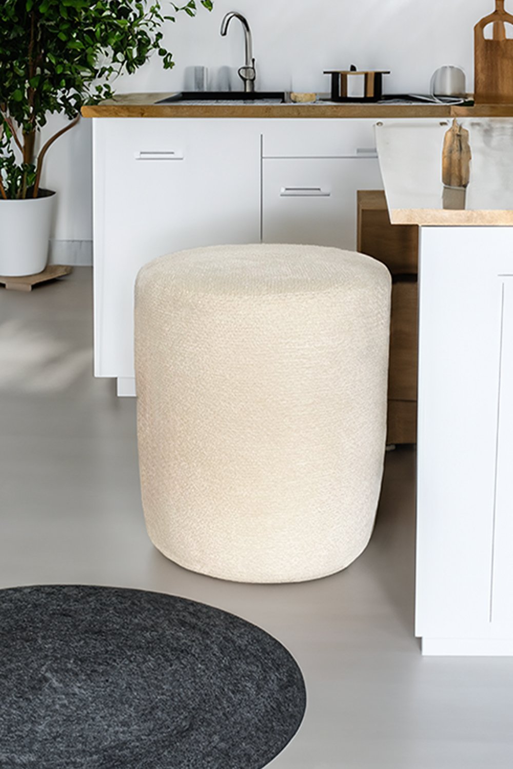 Fagus Wood-Teddy Kumaş Silindir Dekoratif Puf, Kırık Beyaz - 120ledx-Puf-8-Milagron.com