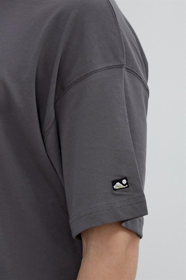 Fifty Pieces-Erkek Antrasit Düşük Omuzlu T Shirt Fifty Pieces-T-shirt-4-Milagron.com