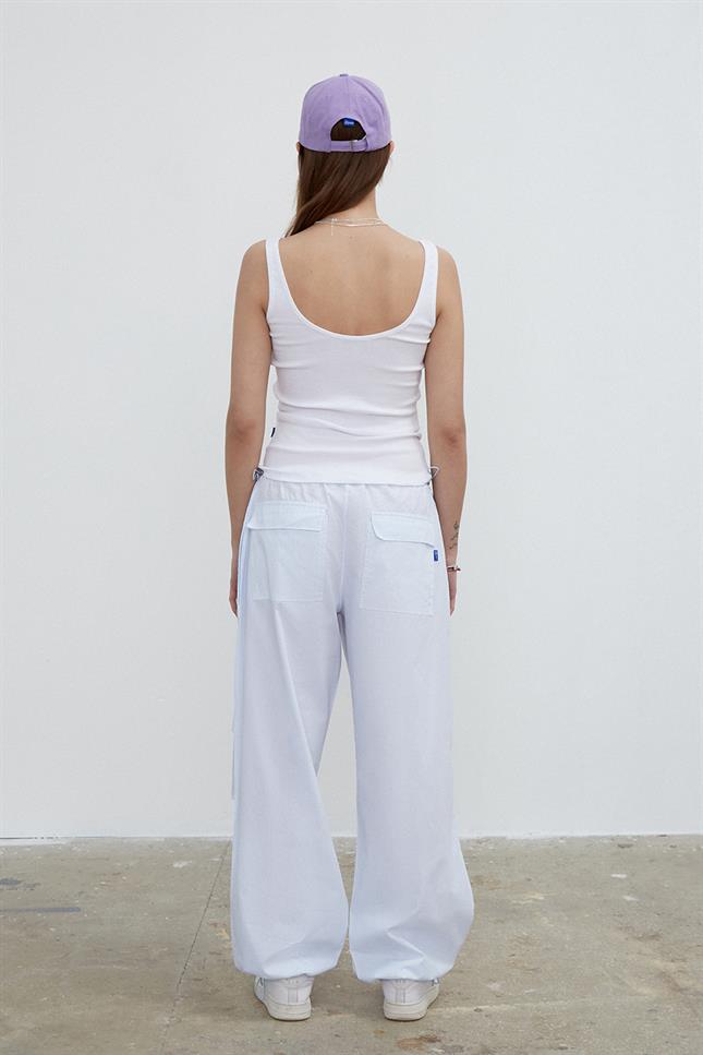 Fifty Pieces-Beyaz U Yaka Basic Atlet-Body-3-Milagron.com