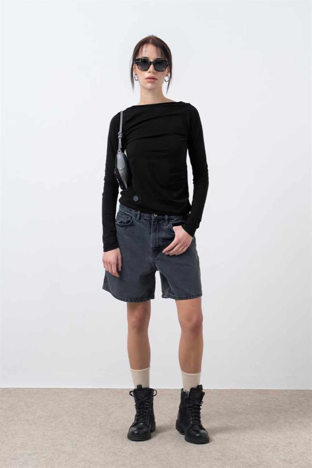 Fifty Pieces-Siyah Kapüşonlu Uzun Kollu Bluz-T-Shirts-1-Milagron.com