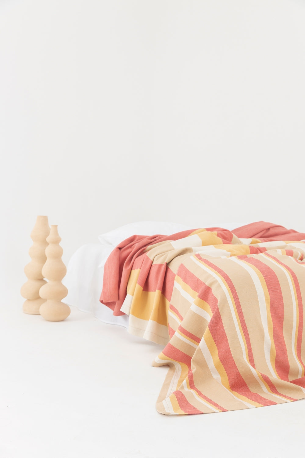 FineGrid-HUES NR.1 Yatak Örtüsü-Yatak Örtüsü-1-Milagron.com