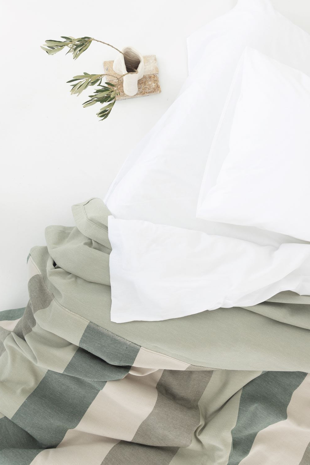 FineGrid-HUES NR.3 Yatak Örtüsü-Yatak Örtüsü-3-Milagron.com