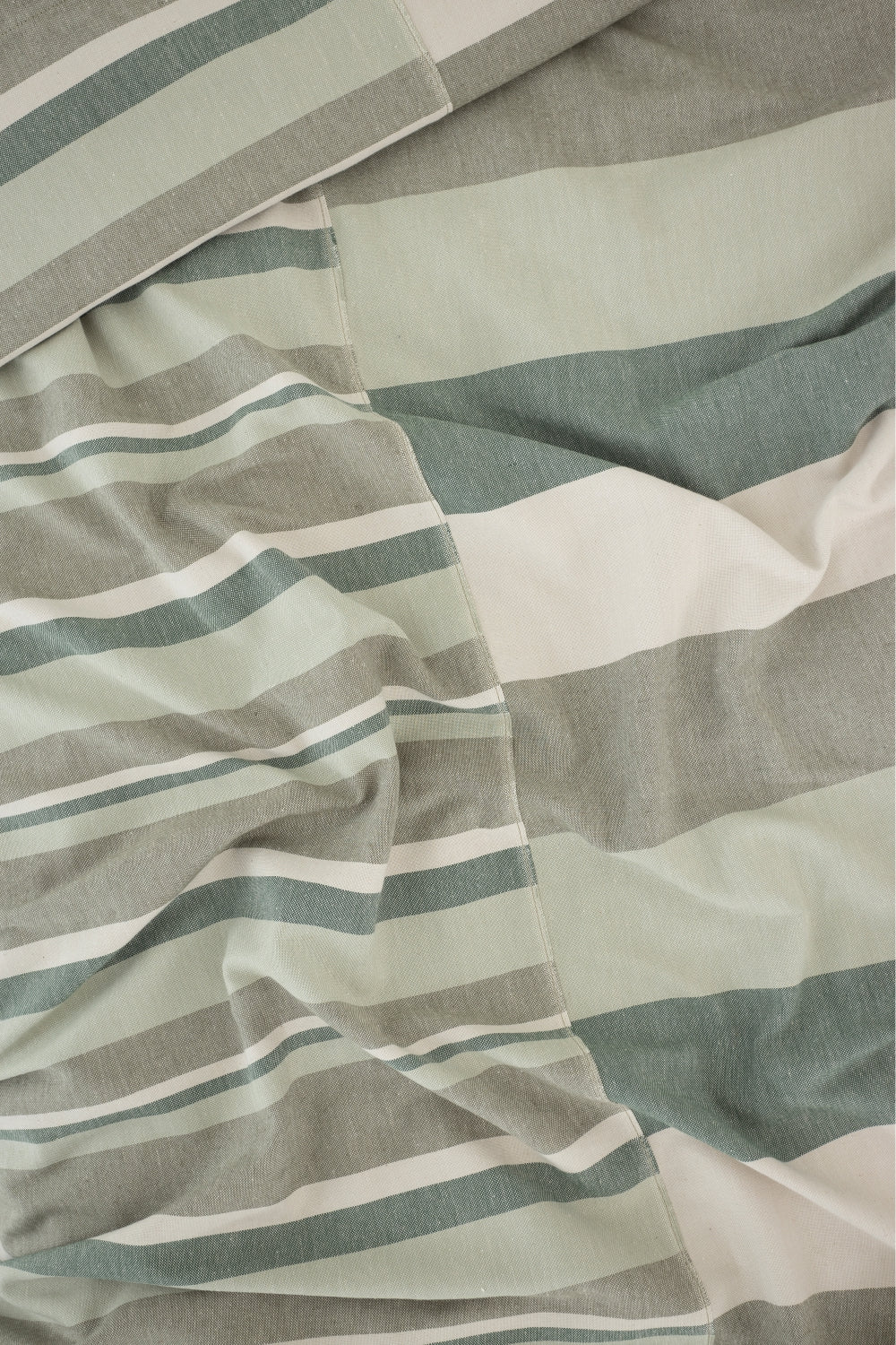 FineGrid-HUES NR.3 Yatak Örtüsü-Yatak Örtüsü-4-Milagron.com