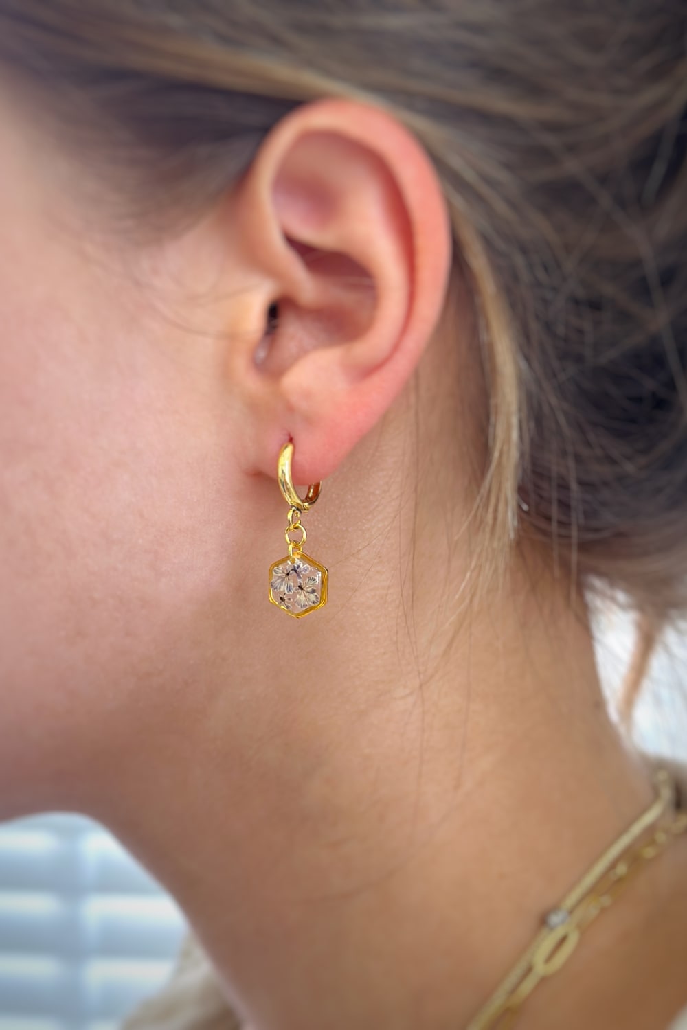 Fiorel Design-Teeny Weeny Drop Hexagon - Lilac-Küpe-2-Milagron.com